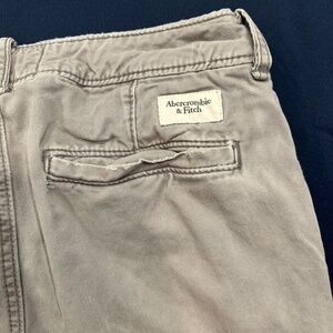 Abercrombie & Fitch Khaki Chino Pants Men’s 28x34 Slim Casual Gray